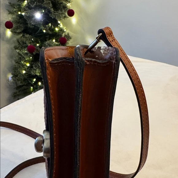 Like new! Patricia Nash Bella Leather Crossbody - Picture 5 of 15